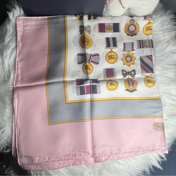 ❌SOLD❌Burberry Square Silk Scarf Pink - Picture 6 of 12